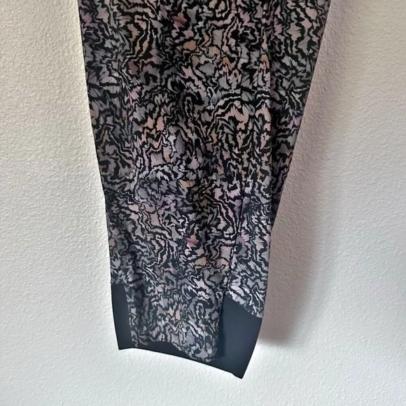 ATHLETA | Trekkie North Pants Kinetic Abstract Black Joggers Plus | Size 22 - Picture 7 of 9